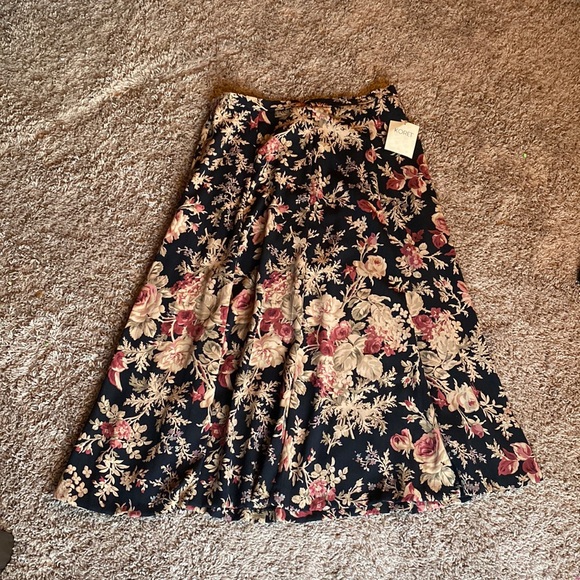 Koret Dresses & Skirts - NWT MIDI floral skirt